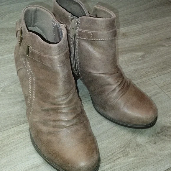 BareTraps Shoes Baretraps Reinella Ankle High Boots Size 65